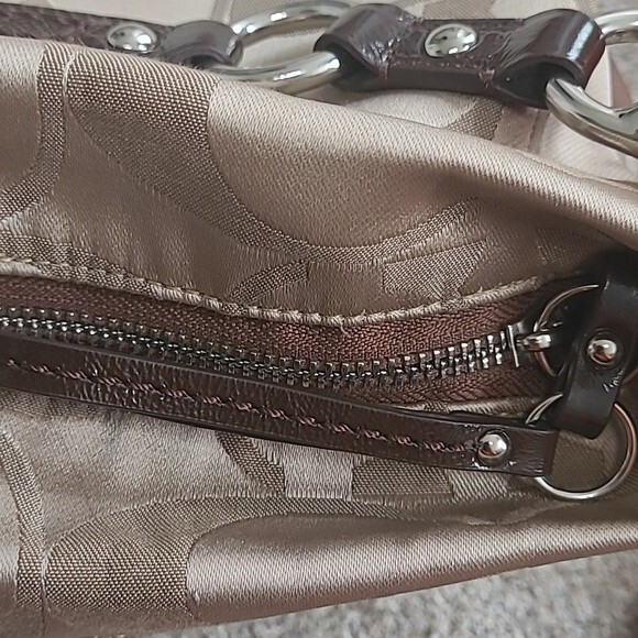 EUC Coach signature Women's metal chain stud shoulder bag & wallet set, tan - Picture 10 of 16